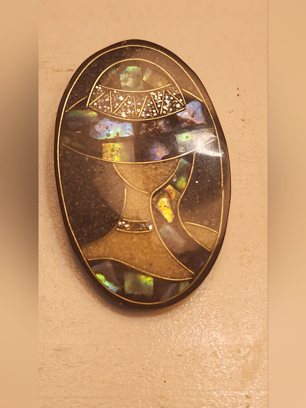 New Zealand Art Deco Inlaid Chic Lady In Hat Abalone. 2"
